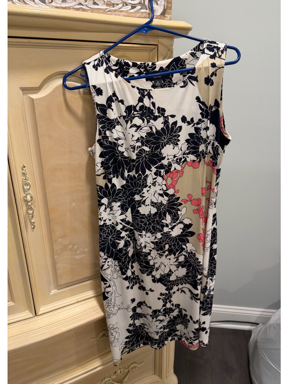 Floral Print Sleeveless Shift Dress in Navy, White & Coral